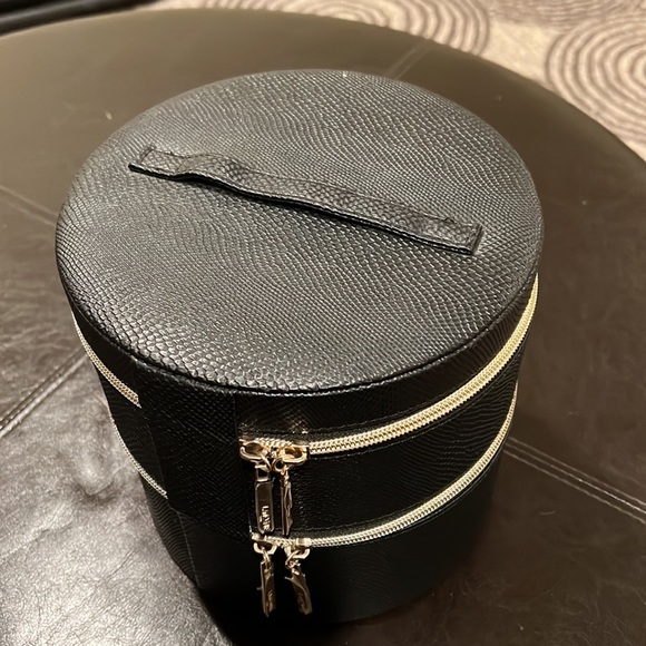 New Lancôme Paris Round Cosmetic Box 📦 - Picture 5 of 16